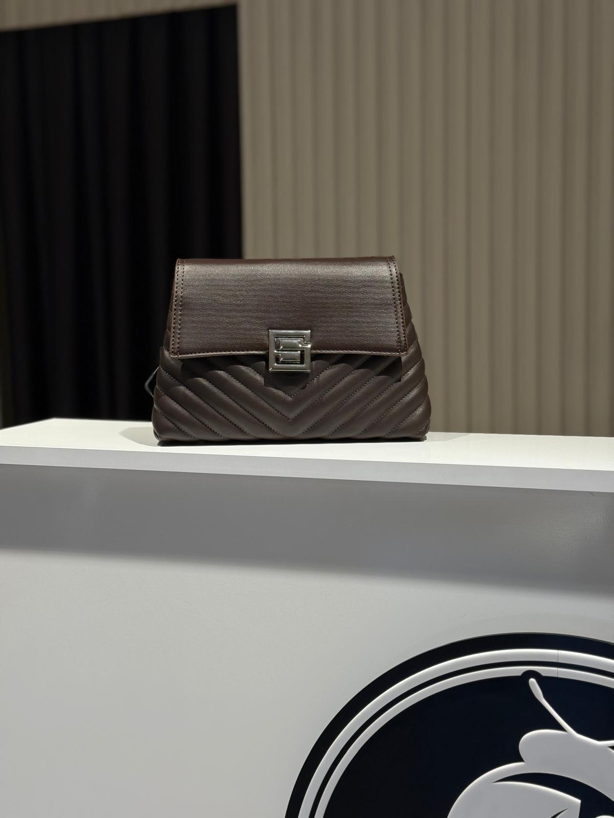 CHEVRON KAPITONE OMUZ ÇANTA KAHVE